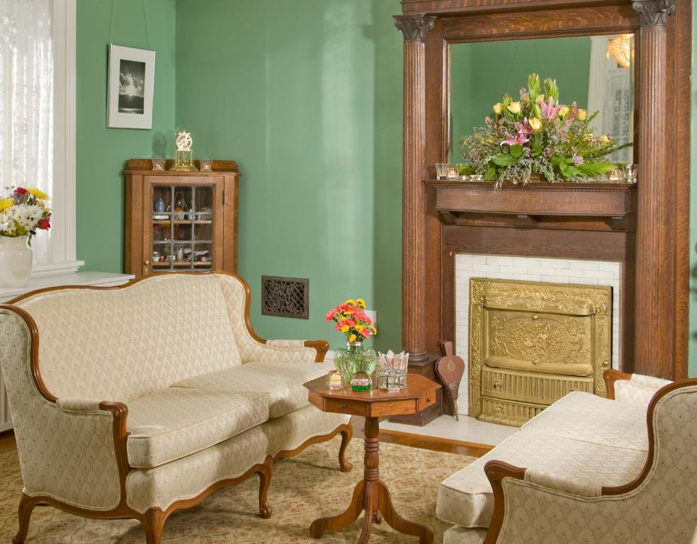 The Carriage House Inn B&B Lynchburg Exterior photo