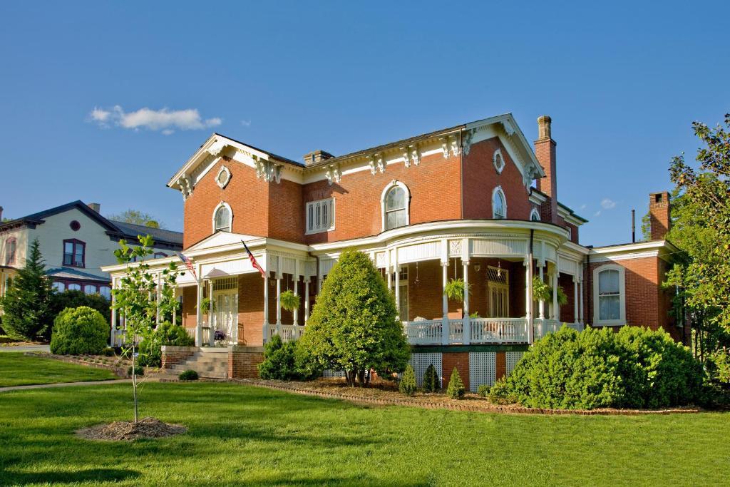 The Carriage House Inn B&B Lynchburg Exterior photo