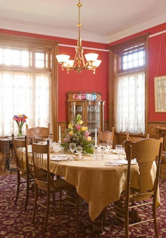 The Carriage House Inn B&B Lynchburg Exterior photo